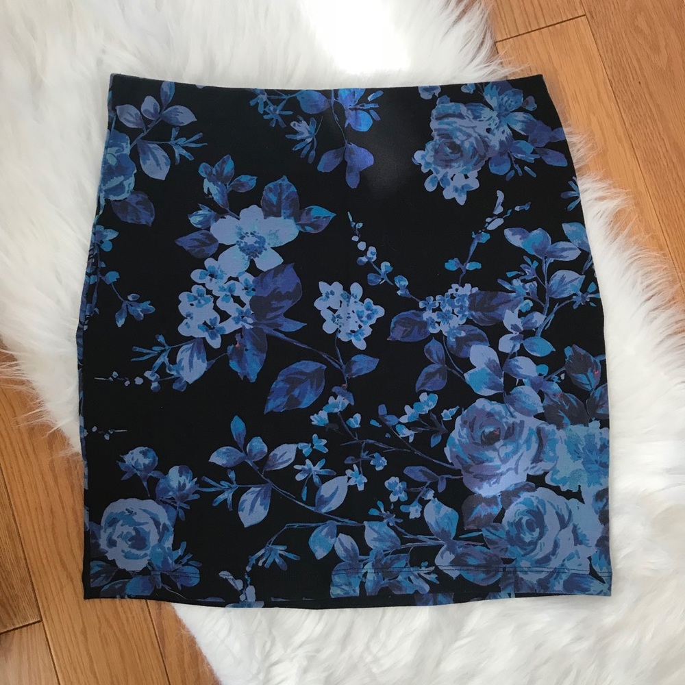 NWOT 🦋 Express Floral Bodycon Skirt